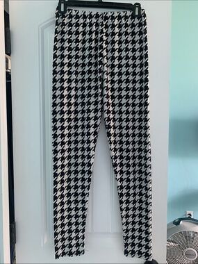 J&K black white checkered leggings